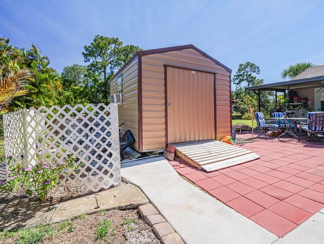 113 Larchmont Terrace, Sebastian, FL 32958