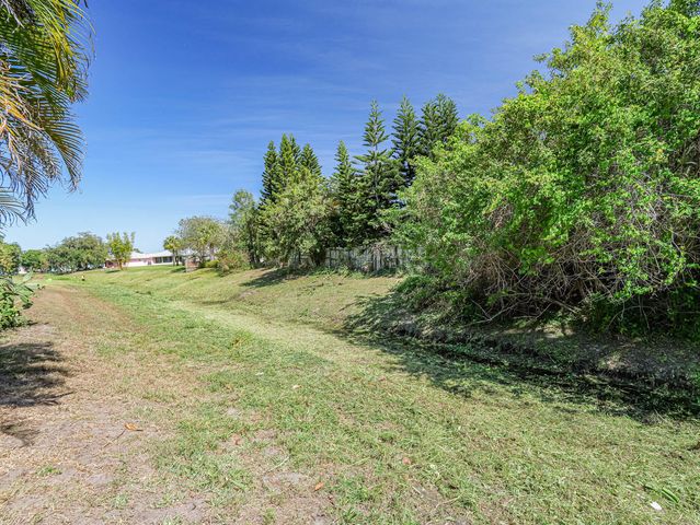 113 Larchmont Terrace, Sebastian, FL 32958