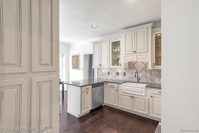 45169 Middlebury Lane, Canton, MI 48188