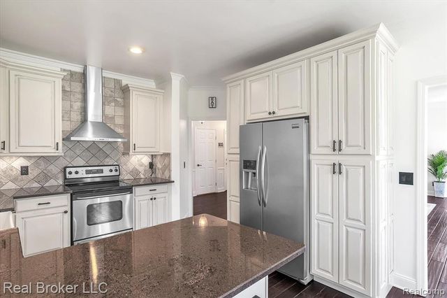 45169 Middlebury Lane, Canton, MI 48188