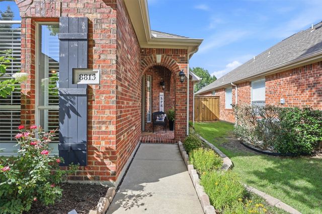 8813 Edinburgh Lane, Rowlett, TX 75089