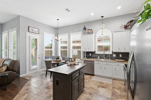 8813 Edinburgh Lane, Rowlett, TX 75089