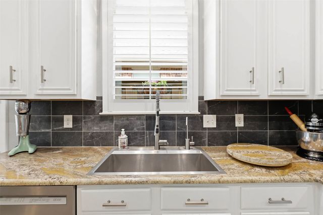 8813 Edinburgh Lane, Rowlett, TX 75089