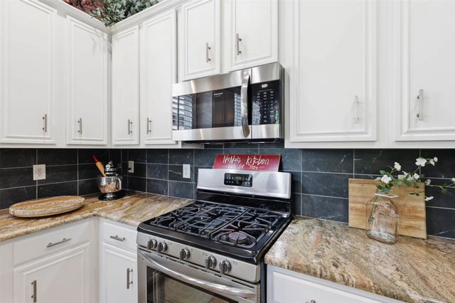 8813 Edinburgh Lane, Rowlett, TX 75089