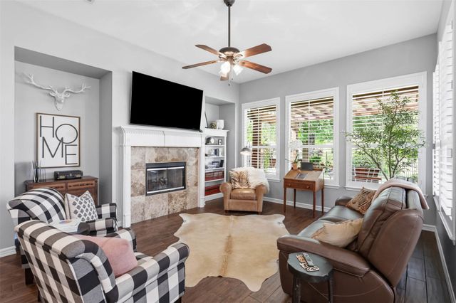 8813 Edinburgh Lane, Rowlett, TX 75089