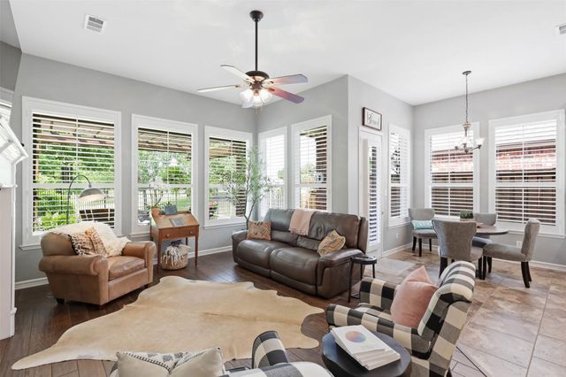 8813 Edinburgh Lane, Rowlett, TX 75089