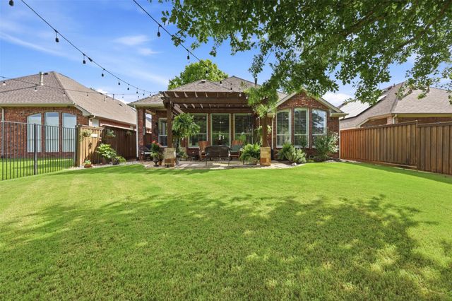 8813 Edinburgh Lane, Rowlett, TX 75089