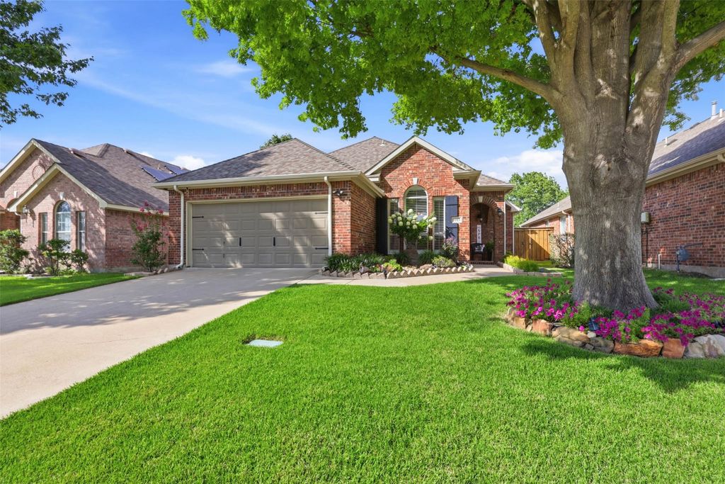 8813 Edinburgh Lane, Rowlett, TX 75089