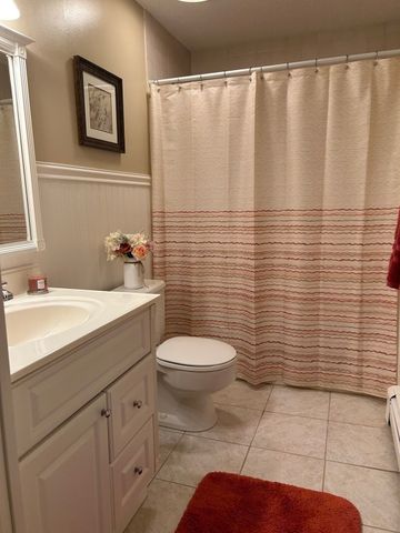 402 Twin Lakes Dr 402, Halifax, MA 02338