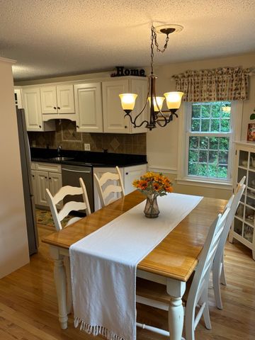 402 Twin Lakes Dr 402, Halifax, MA 02338
