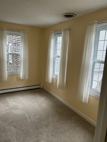 402 Twin Lakes Dr 402, Halifax, MA 02338