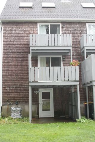 402 Twin Lakes Dr 402, Halifax, MA 02338