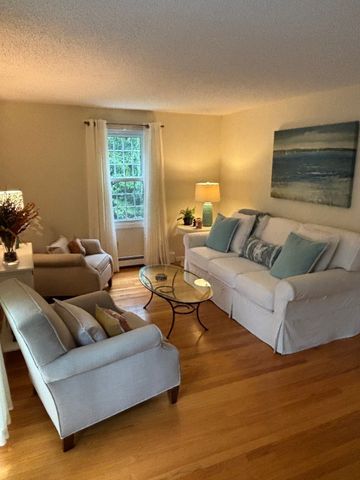 402 Twin Lakes Dr 402, Halifax, MA 02338