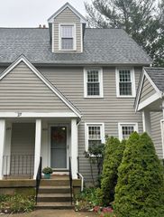 402 Twin Lakes Dr 402, Halifax, MA 02338