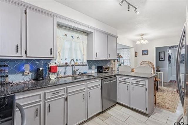 1201 Corey Drive, Whitehouse, TX 75791
