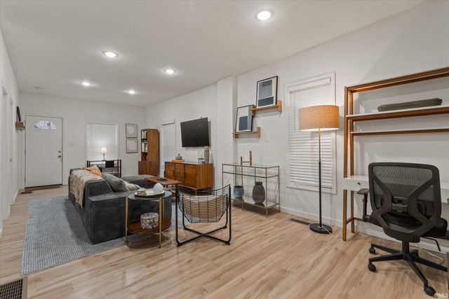 1118 E Bowman Street, South Bend, IN 46613