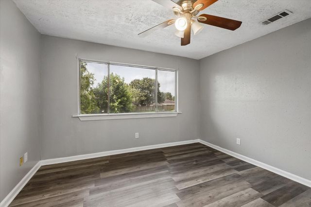 10842 Mesquite Drive, La Porte, TX 77571
