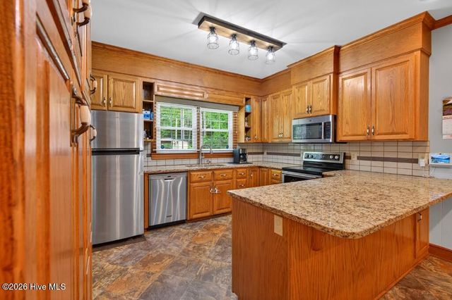 2111 Hunt Hill Place, Kinston, NC 28504