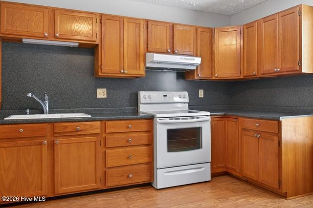 2111 Hunt Hill Place, Kinston, NC 28504