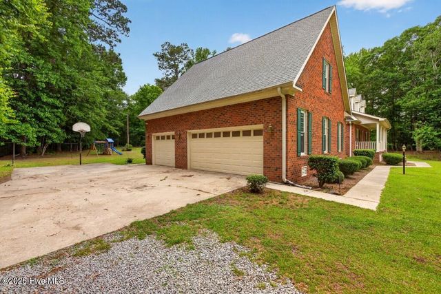 2111 Hunt Hill Place, Kinston, NC 28504