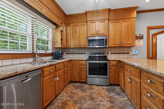 2111 Hunt Hill Place, Kinston, NC 28504
