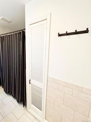 40 Public Road, Hauppauge, NY 11788