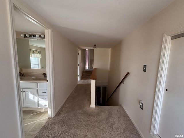 1836 N 1300 E Road, Taylorville, IL 62568