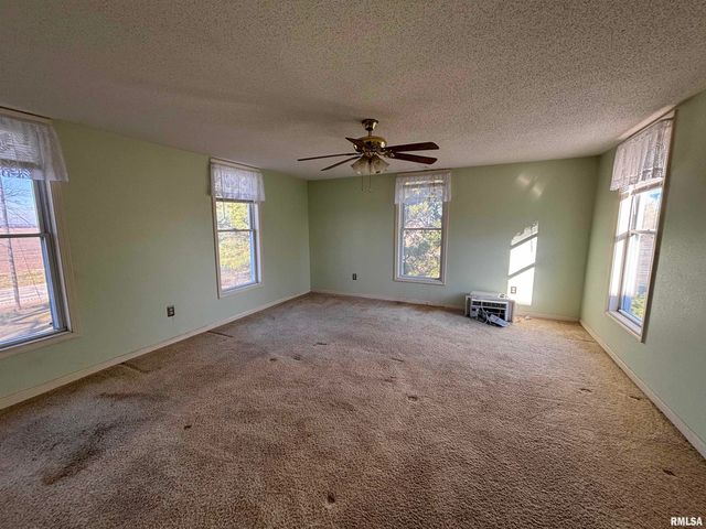 1836 N 1300 E Road, Taylorville, IL 62568