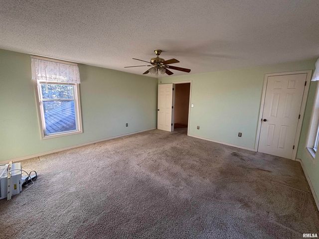 1836 N 1300 E Road, Taylorville, IL 62568