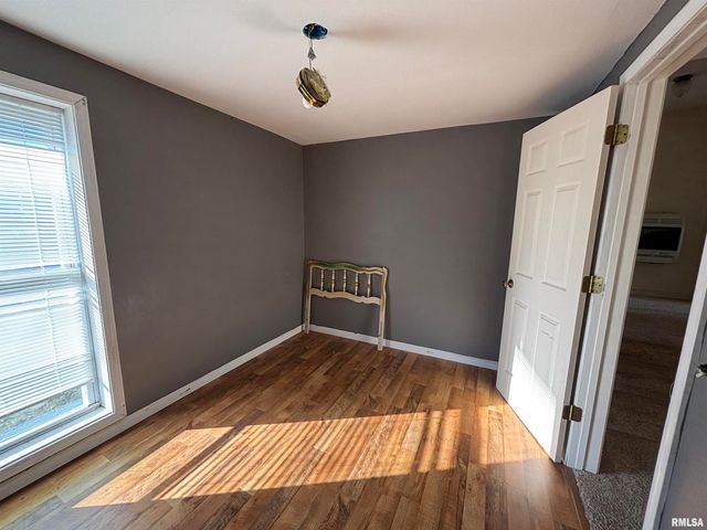 1836 N 1300 E Road, Taylorville, IL 62568