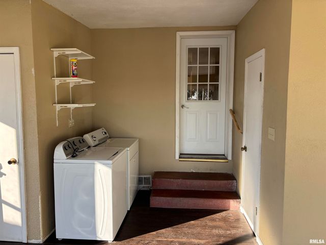 1836 N 1300 E Road, Taylorville, IL 62568