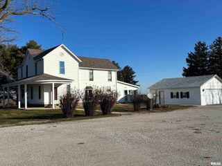 1836 N 1300 E Road, Taylorville, IL 62568