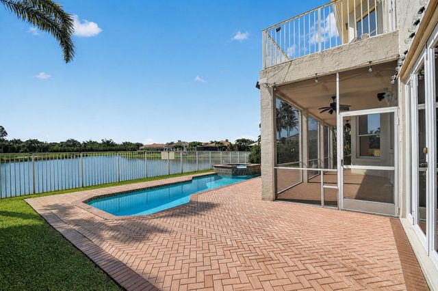 2214 Ridgewood Circle, Royal Palm Beach, FL 33411