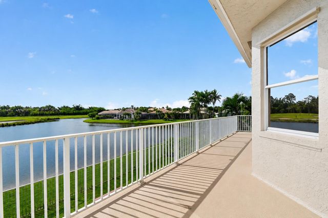 2214 Ridgewood Circle, Royal Palm Beach, FL 33411