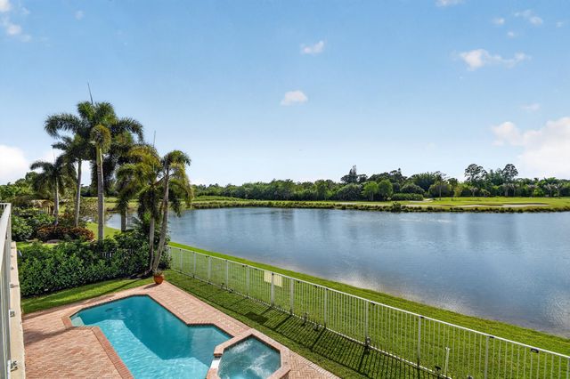 2214 Ridgewood Circle, Royal Palm Beach, FL 33411