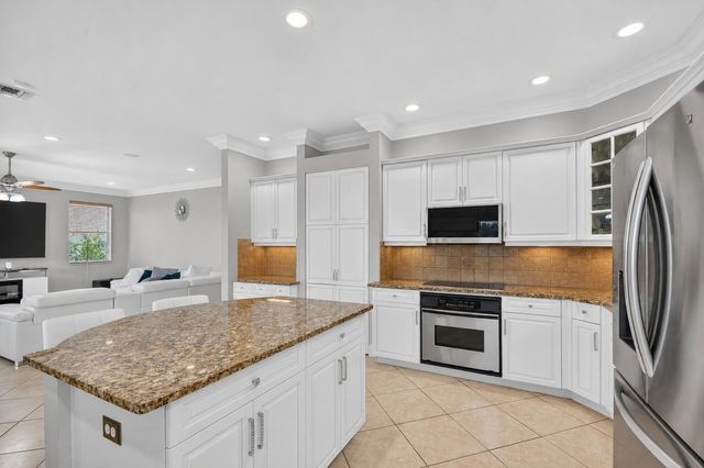 2214 Ridgewood Circle, Royal Palm Beach, FL 33411