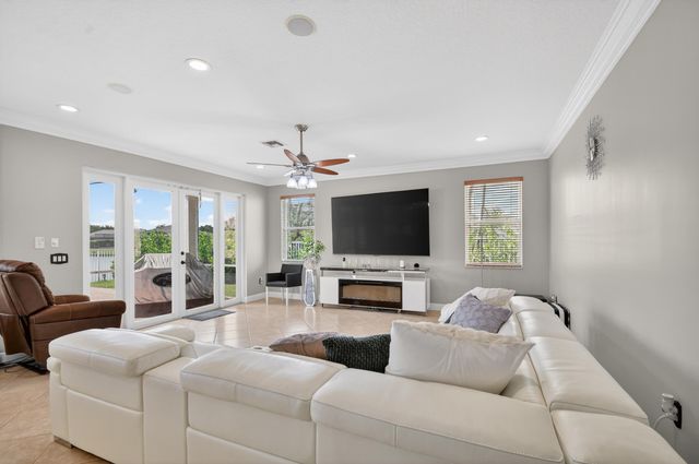 2214 Ridgewood Circle, Royal Palm Beach, FL 33411