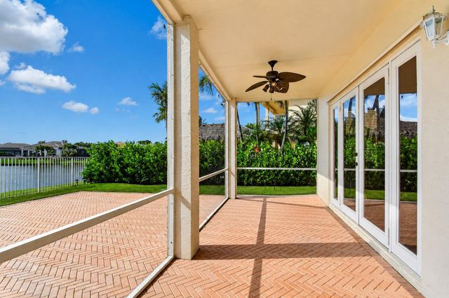 2214 Ridgewood Circle, Royal Palm Beach, FL 33411