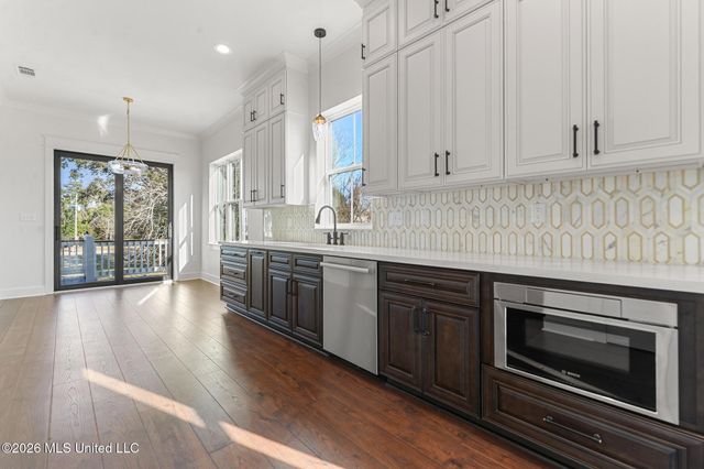 423 S Girard Avenue, Long Beach, MS 39560