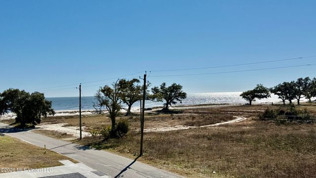 423 S Girard Avenue, Long Beach, MS 39560