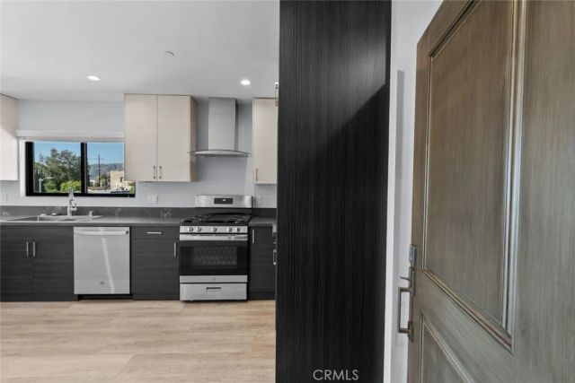 10032 Commerce Avenue 4, Tujunga, CA 91042