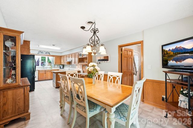 260 Tranquility Place, Hendersonville, NC 28739