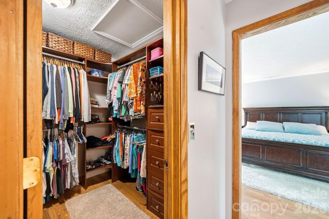260 Tranquility Place, Hendersonville, NC 28739