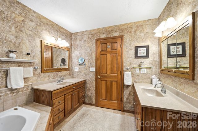 260 Tranquility Place, Hendersonville, NC 28739