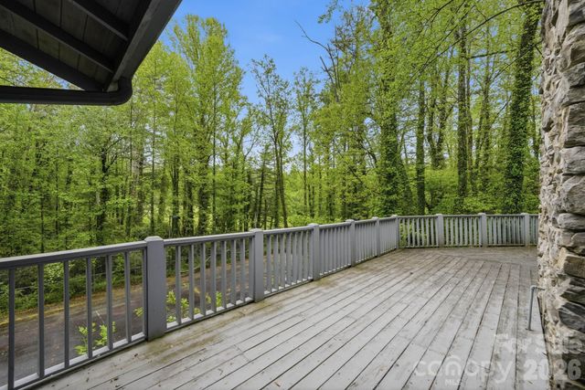 260 Tranquility Place, Hendersonville, NC 28739