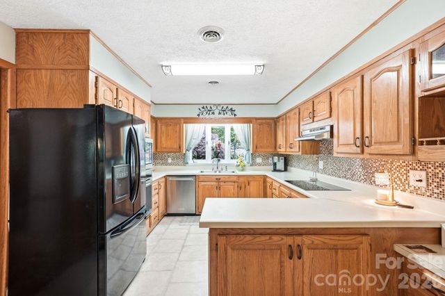 260 Tranquility Place, Hendersonville, NC 28739