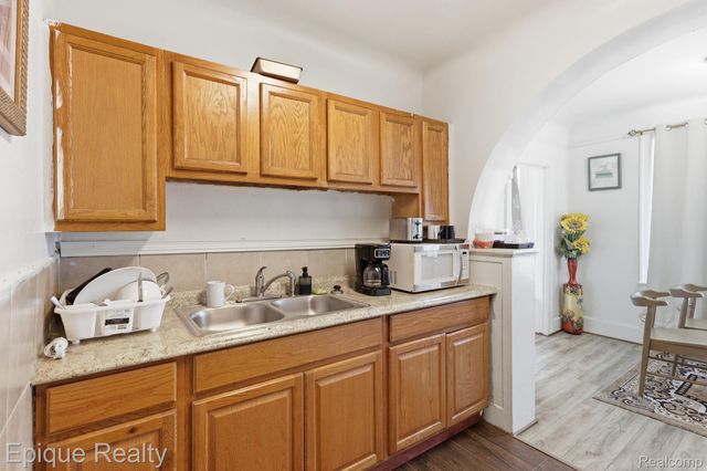 585 Southfield Road, Lincoln Park, MI 48146