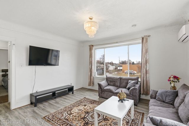 585 Southfield Road, Lincoln Park, MI 48146