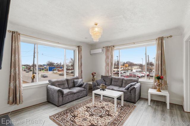 585 Southfield Road, Lincoln Park, MI 48146