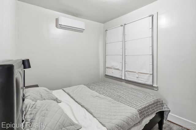 585 Southfield Road, Lincoln Park, MI 48146